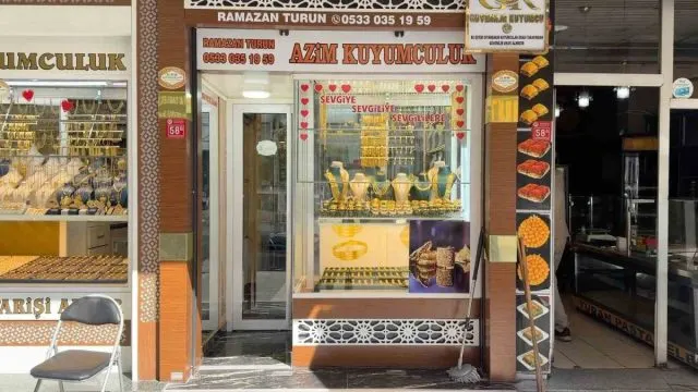Diyarbakır Kayapınar'da Kuyumcuya Gece Saldırısı: 100 Bin Dolar Haraç Talebi Diyarbakır Kayapınar'da Kuyumcuya Gece Saldırısı: 100 Bin Dolar Haraç Talebi