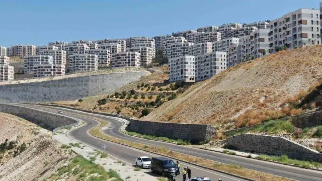 Kilis Yollarında Dron Destekli Jandarma Denetimi Kilis Yollarında Dron Destekli Jandarma Denetimi