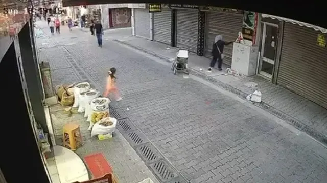 Karşıyaka'da Trafoda Unutulan Gümüş Takı Poşeti Alındı