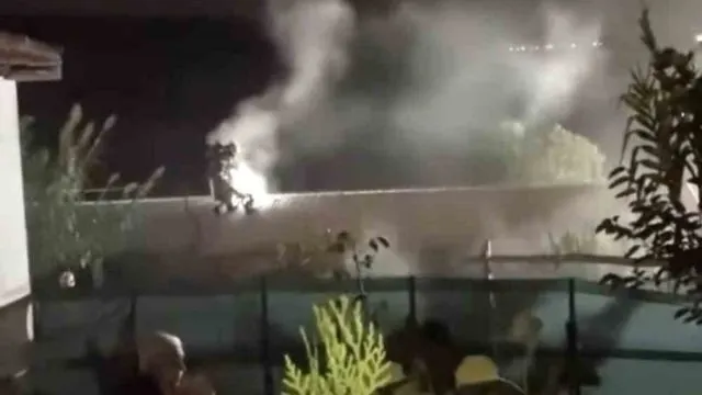 Gönü Mahallesi'nde Dam Yangını Söndürüldü Gönü Mahallesi'nde Dam Yangını Söndürüldü