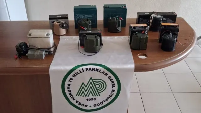 Tokat'ta Yasa Dışı Avcılıkta Kullanılan 12 Bıldırcın Sesi Cihazı Ele Geçirildi Tokat'ta Yasa Dışı Avcılıkta Kullanılan 12 Bıldırcın Sesi Cihazı Ele Geçirildi