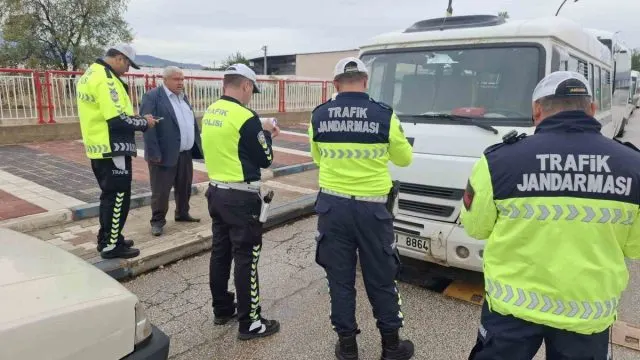 Sarıgöl'de Okul Servislerinde Güvenlik Denetimi Sarıgöl'de Okul Servislerinde Güvenlik Denetimi