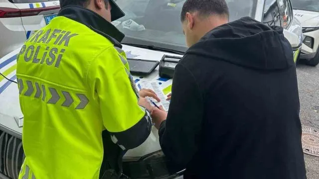 Başakşehir'de Tehlikeli Şerit Değiştiren Sürücüye 10 Bin Lira Ceza