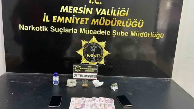 Mersin'de Sokak Satıcılarına Operasyon: 2 Tutuklama Mersin'de Sokak Satıcılarına Operasyon: 2 Tutuklama