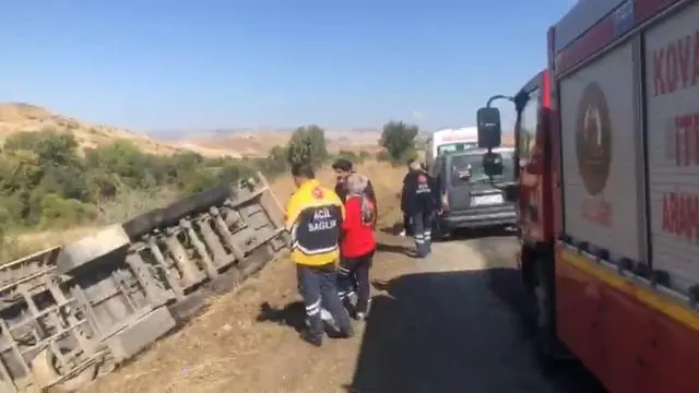Elazığ-Tunceli Yolunda Tır Şarampole Devrildi: 1 Yaralı Elazığ-Tunceli Yolunda Tır Şarampole Devrildi: 1 Yaralı