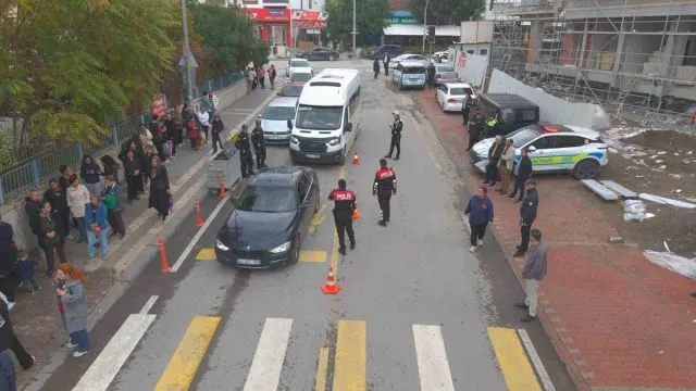 Malatya'da Polis Okul Çevrelerinde Denetimleri Sürdürüyor Malatya'da Polis Okul Çevrelerinde Denetimleri Sürdürüyor