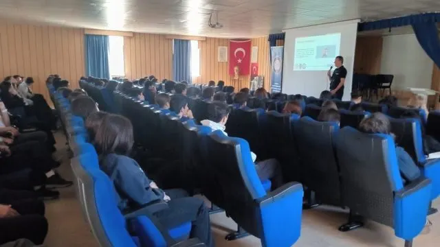 Eskişehir’de Siberay’la 3 Okulda 530 Kişiye Siber Güvenlik Eğitimi Eskişehir’de Siberay’la 3 Okulda 530 Kişiye Siber Güvenlik Eğitimi