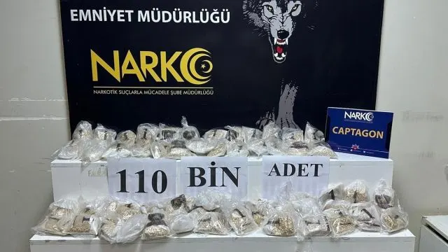 Adana’da Otomobile Gizlenmiş 110 Bin Captagon Hap Ele Geçirildi Adana’da Otomobile Gizlenmiş 110 Bin Captagon Hap Ele Geçirildi