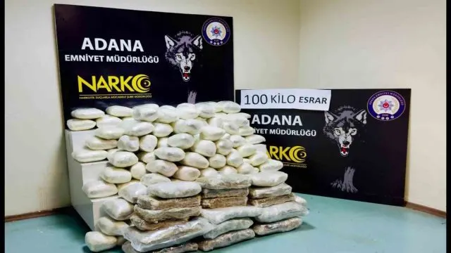 Adana'da Depodaki Bavullardan 100 Kilogram Esrar Çıktı: 3 Şüpheli Tutuklandı Adana'da Depodaki Bavullardan 100 Kilogram Esrar Çıktı: 3 Şüpheli Tutuklandı