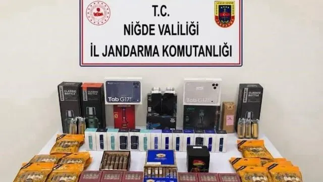 Ulukışla'da Yol Kontrolünde Kaçak Ürün Operasyonu Ulukışla'da Yol Kontrolünde Kaçak Ürün Operasyonu