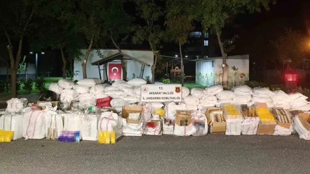 Aksaray’da Tır Dorsesinden 5,5 Milyon Liralık Kaçak Ürün Çıktı