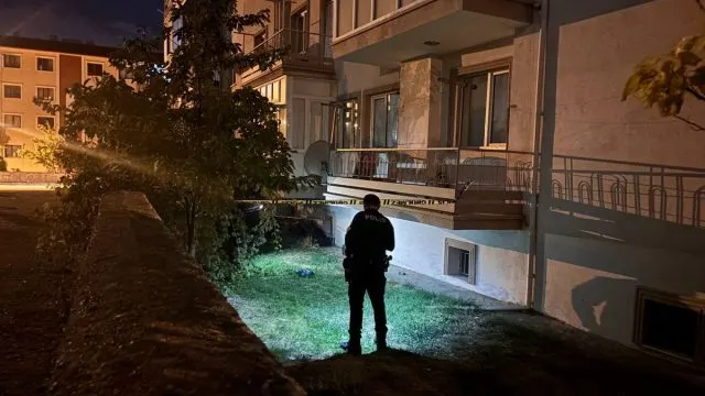 Erzincan'da 4. Kattan Düşen 77 Yaşındaki Kadın Kurtarılamadı Erzincan'da 4. Kattan Düşen 77 Yaşındaki Kadın Kurtarılamadı