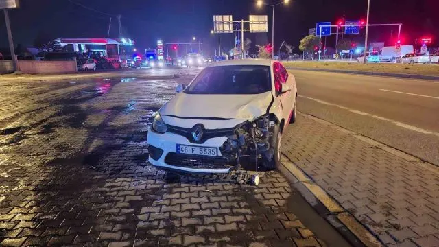 Bingöl'de Kervansaray Kavşağı'nda Kaza: 2 Yaralı Bingöl'de Kervansaray Kavşağı'nda Kaza: 2 Yaralı