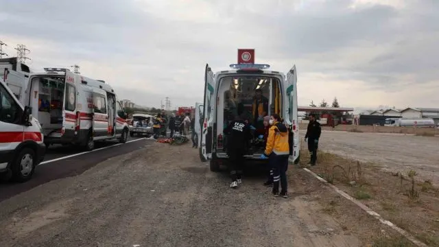 Nevşehir-Aksaray Yolunda İki Otomobil Çarpıştı: 7 Yaralı