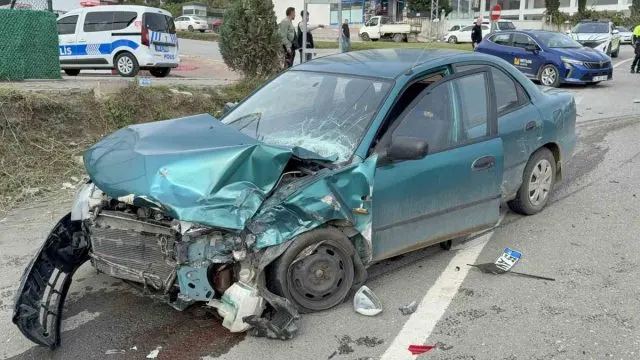 Samsun’da Üç Araçlı Zincirleme Kazada 2 Kişi Yaralandı