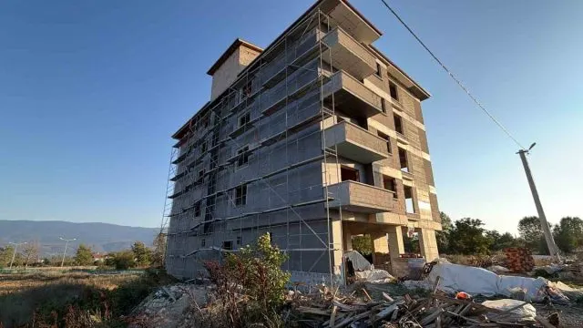 Bolu’da Beşinci Kattan Düşen İşçi Ağır Yaralandı Bolu’da Beşinci Kattan Düşen İşçi Ağır Yaralandı