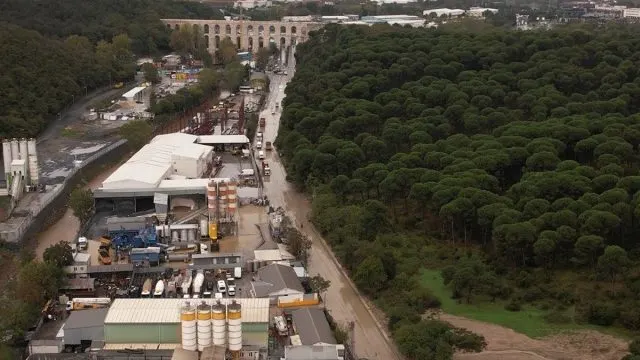 Eyüpsultan Kemerburgaz'da Sel Sonrası Çamur Ve Balçık Ortaya Çıktı