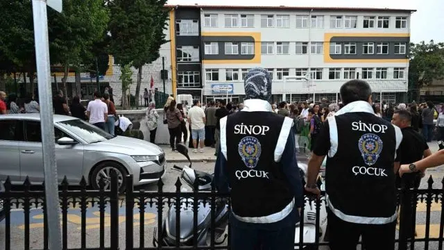 Sinop'ta Okul Servisleri Ve Çevrelerinde Güvenlik Denetimi Sinop'ta Okul Servisleri Ve Çevrelerinde Güvenlik Denetimi