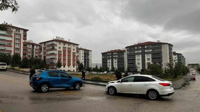 Beypazarı'nda Kavşak Kazası: Bir Çocuk Hastanede Gözetim Altında