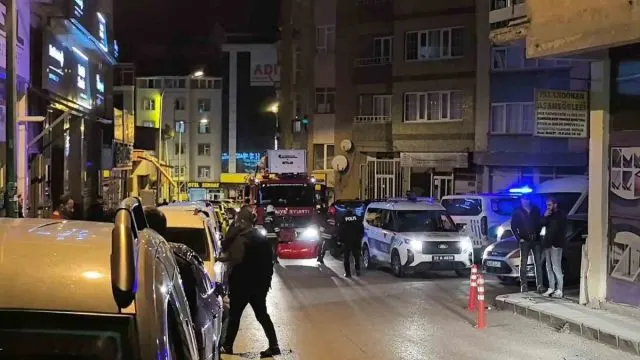 Erzurum'da Çatıya Çıkan Firari Şahıs Eşinin İkna Çabasıyla Gözaltına Alındı