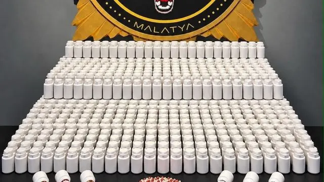 Malatya'da 44 Bin 616 Sentetik Ecza Hapıyla Yakalanan 3 Şüpheli Tutuklandı Malatya'da 44 Bin 616 Sentetik Ecza Hapıyla Yakalanan 3 Şüpheli Tutuklandı