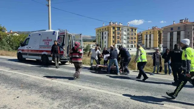 Domaniç’te Otomobil Ve Motosiklet Çarpıştı: 1 Ölü, 2 Yaralı