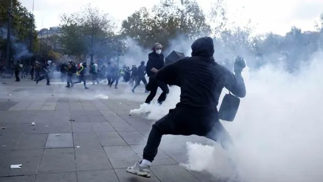 Paris’te Gösteriler Çatışmaya Dönüştü: 166 Gözaltı