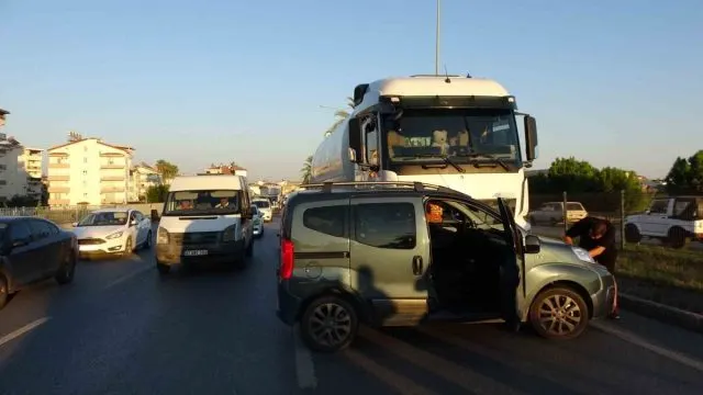Manavgat'ta Lpg Tankeri Hafif Ticari Aracı Sürükledi