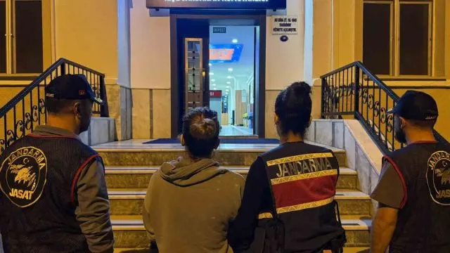 Ödemiş’te Firari Kadın Mutfaktaki Gizli Bölmede Yakalandı