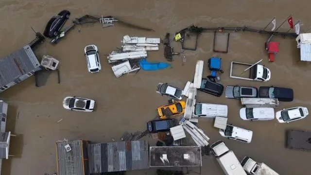 İstanbul’da Üç İlçeyi Bağlayan Cendere Yolu Sular Altında