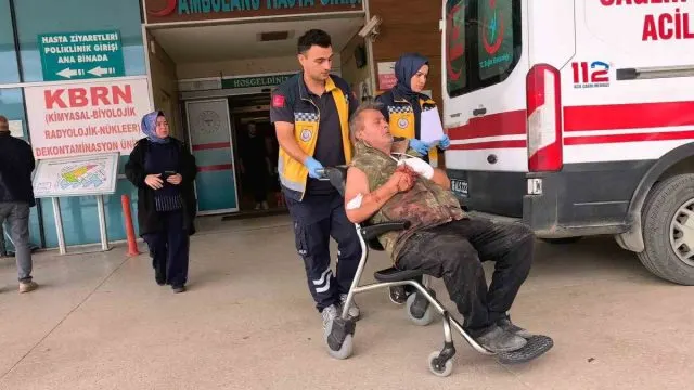 İnegöl’de Odun Keserken Elini Motorlu Testereye Kaptırdı İnegöl’de Odun Keserken Elini Motorlu Testereye Kaptırdı