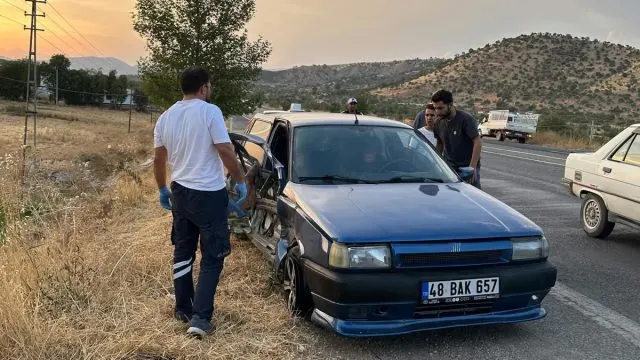 Adıyaman Gölbaşı'nda İ̇ki Araç Çarpıştı: 2 Yaralı Adıyaman Gölbaşı'nda İ̇ki Araç Çarpıştı: 2 Yaralı