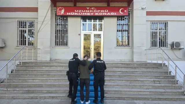 Uzunköprü’deki Bıçaklı Olayda Bir Kişi Öldü, Şüpheli Tutuklandı Uzunköprü’deki Bıçaklı Olayda Bir Kişi Öldü, Şüpheli Tutuklandı