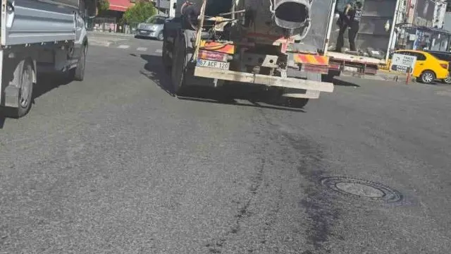 Karadeniz Ereğli’de Beton Mikserinden Yola Kirli Su Aktı