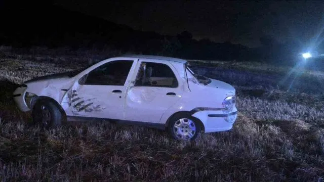 Bozüyük'te Ehliyetsiz Sürücünün Otomobili Tarlaya Savruldu: 3 Yaralı