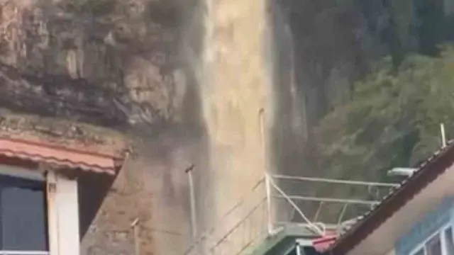 Bartın’da Sağanak Yolları Gölete Çevirdi, Mazgaldan Fare Çıktı
