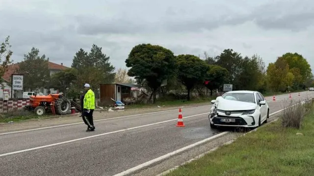 Taşköprü Yolunda Otomobil Traktöre Çarptı: Bir Yaralı