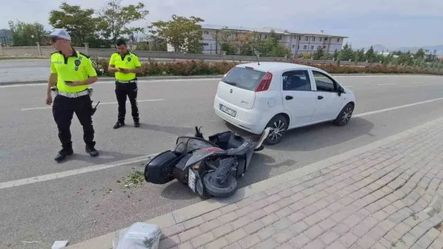 Karaman’da Elektrikli Bisiklet Park Halindeki Otomobile Çarptı: 1 Yaralı Karaman’da Elektrikli Bisiklet Park Halindeki Otomobile Çarptı: 1 Yaralı