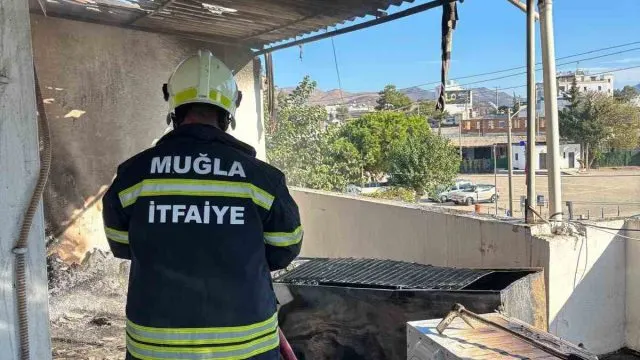 Bodrum'da Teras Kattaki Buzdolabı Yangına Neden Oldu Bodrum'da Teras Kattaki Buzdolabı Yangına Neden Oldu