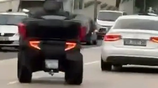 Bursa Nilüfer'de Atv Sürücüsünün Tehlikeli Manevraları Kamerada Bursa Nilüfer'de Atv Sürücüsünün Tehlikeli Manevraları Kamerada