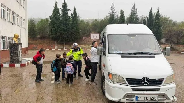 Bilecik'te Okul Çevrelerinde 306 Sürücü Ve Bin 63 Kişi Denetlendi