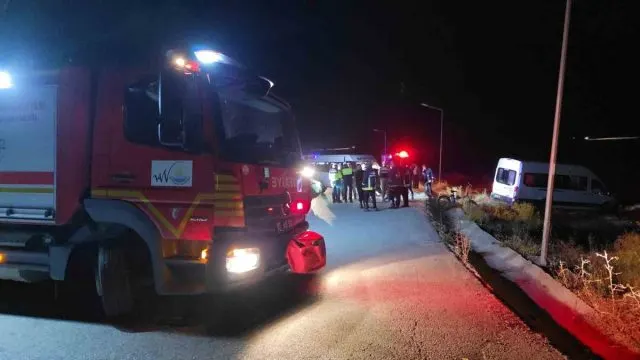 Edremit’te Servis Minibüsleri Çarpıştı: 8 Yaralı