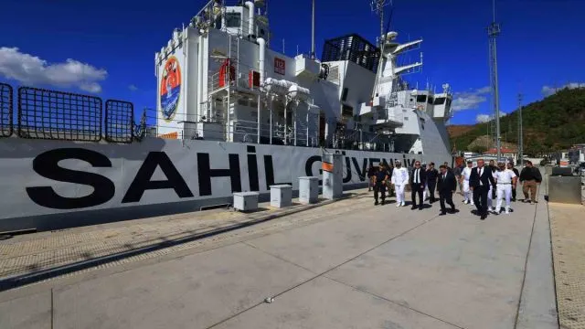 Muğla Valisi Akbıyık’tan Tcsg Umut Gemisine Ziyaret Muğla Valisi Akbıyık’tan Tcsg Umut Gemisine Ziyaret