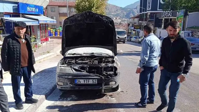 Amasya'da Sınav Heyecanına Otomobil Yangını Engeli Amasya'da Sınav Heyecanına Otomobil Yangını Engeli