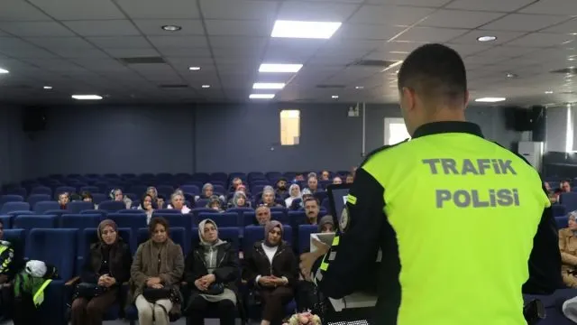 Bozüyük’te 86 Servis Görevlisine Trafik Güvenliği Eğitimi Bozüyük’te 86 Servis Görevlisine Trafik Güvenliği Eğitimi