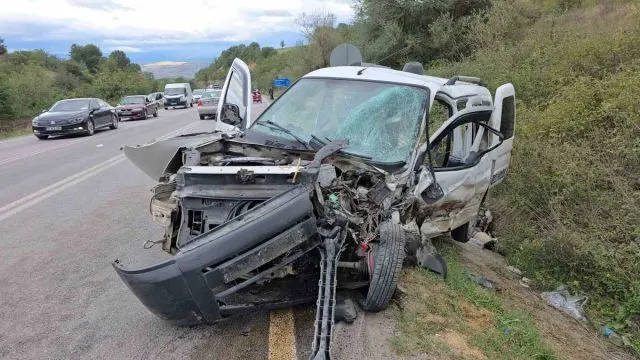 Vezirköprü Yolunda İki Araç Çarpıştı: Bir Yaralı Ağır