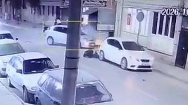 Tepebaşı'nda Motosiklet Kazası: Kaskı Hayatını Korudu Tepebaşı'nda Motosiklet Kazası: Kaskı Hayatını Korudu
