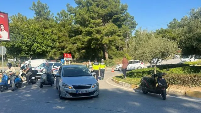 Manavgat'ta Dönüş Yapan Otomobil Motosiklete Çarptı