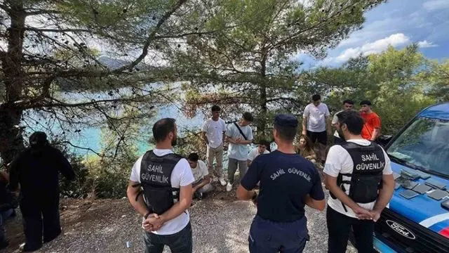 Marmaris Özgök Koyu’nda 18 Afganistan Uyruklu Göçmen Yakalandı Marmaris Özgök Koyu’nda 18 Afganistan Uyruklu Göçmen Yakalandı