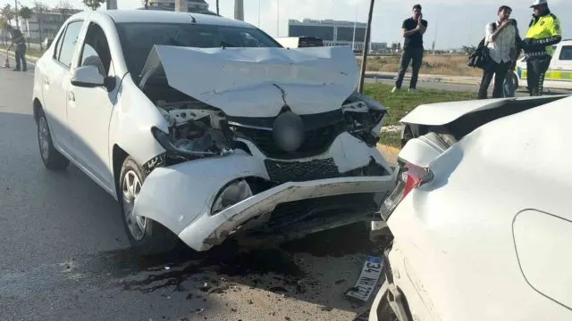 Aksaray'da Polis Aracının Da Karıştığı Zincirleme Kaza Aksaray'da Polis Aracının Da Karıştığı Zincirleme Kaza